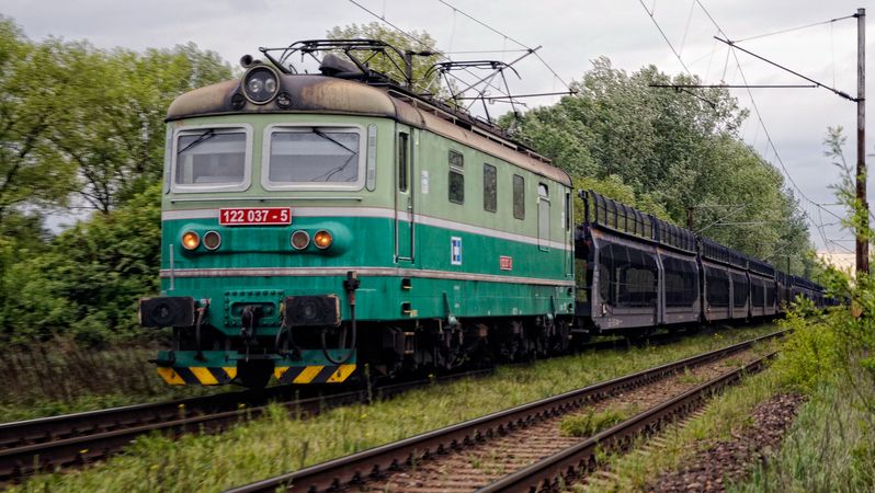 Vlak narazil na koridoru u Olomouce do nářadí v kolejišti. Provoz se zastavil, spoje nabírají zpoždění